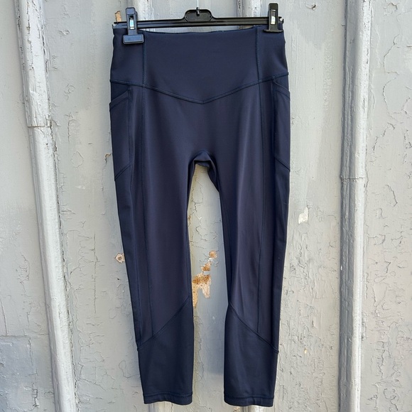 Lululemon navy all the right places crop, size 8 - Picture 5 of 11